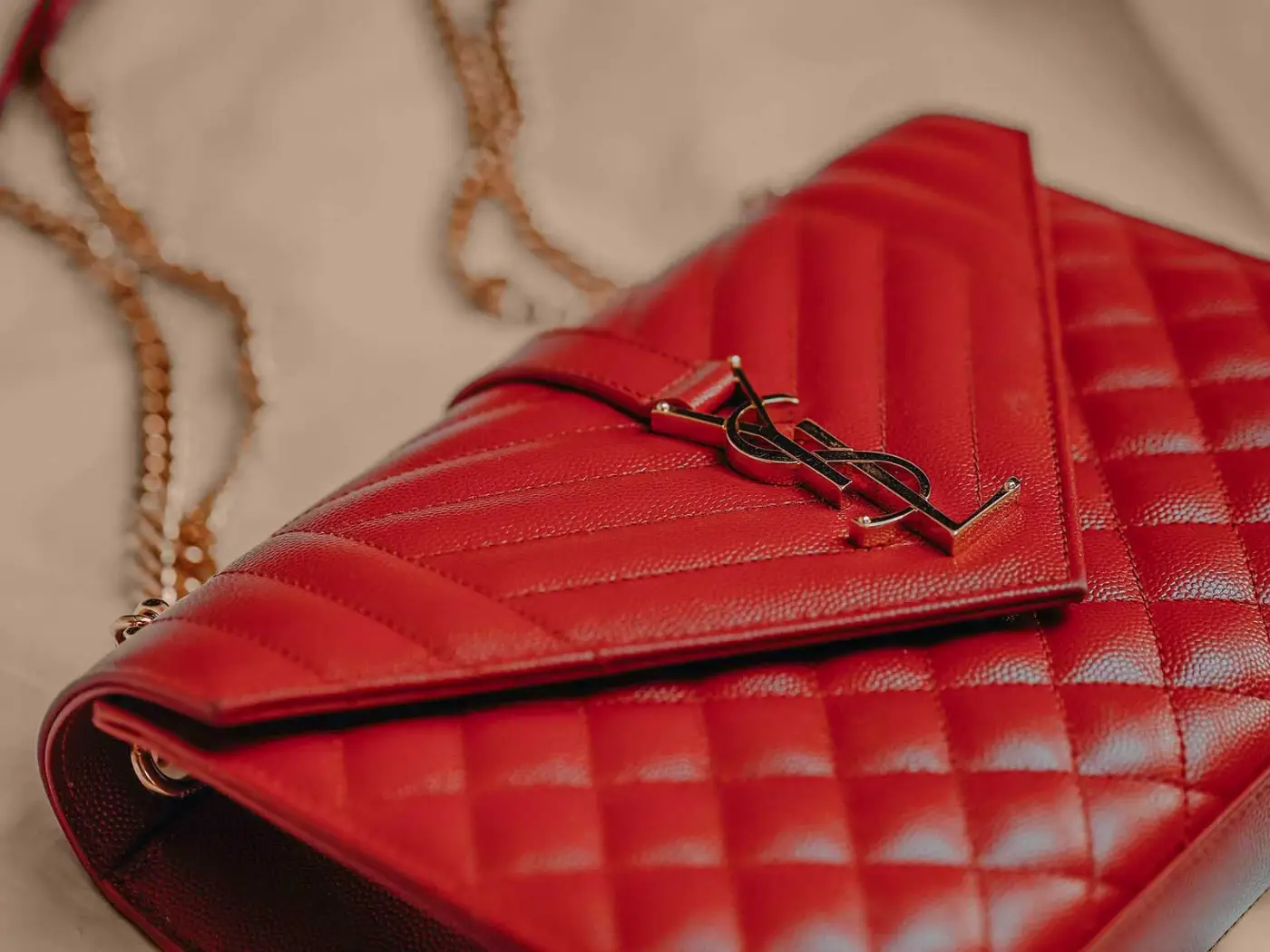Sac matelassé Saint Laurent, fermoir métallique et chaîne